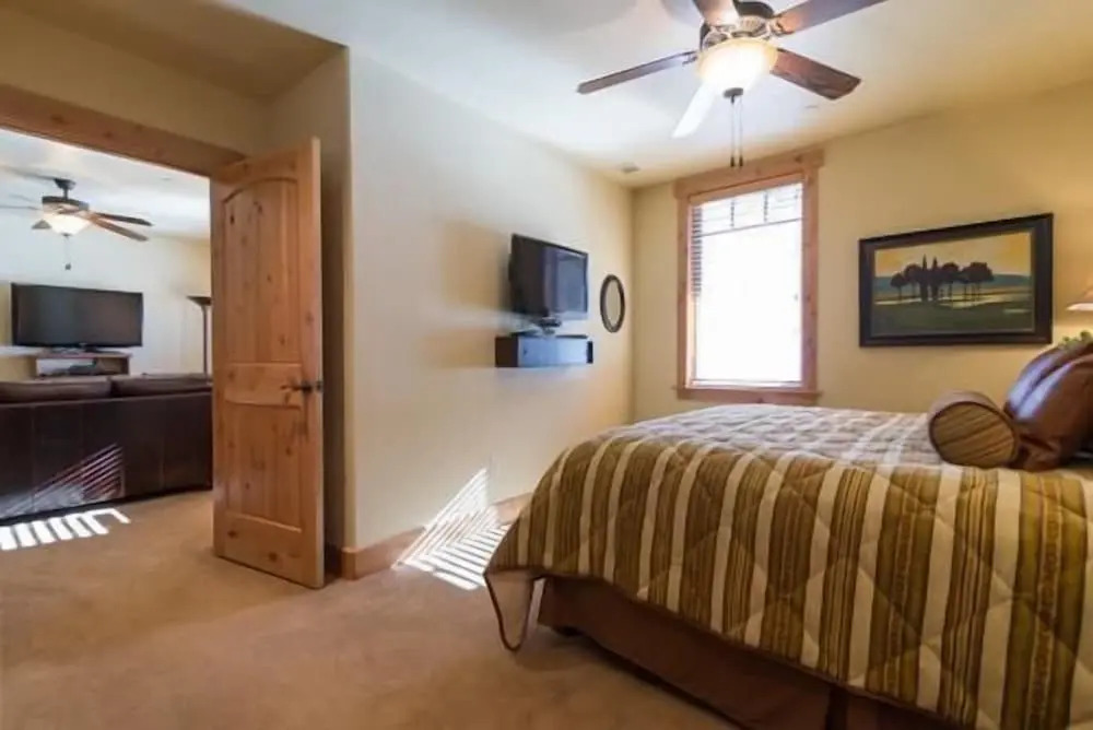 6116 Bear Lodge, Trappeur's Crossing Apartment 2