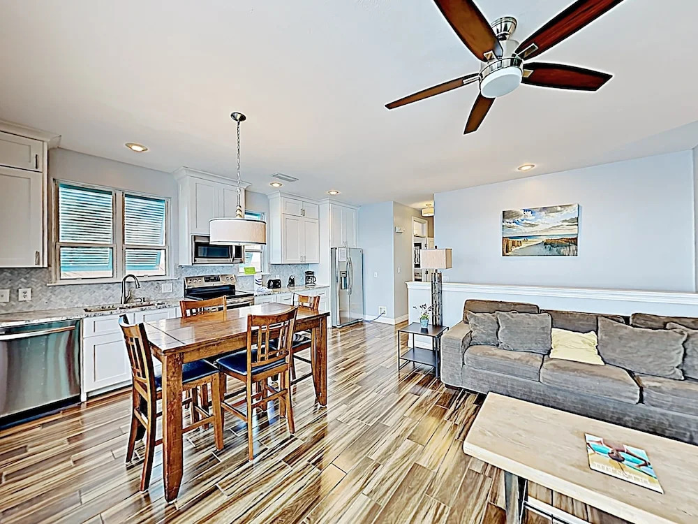 New Listing! Lakeside W/ Pool, Near Beach 4 Bedroom Home