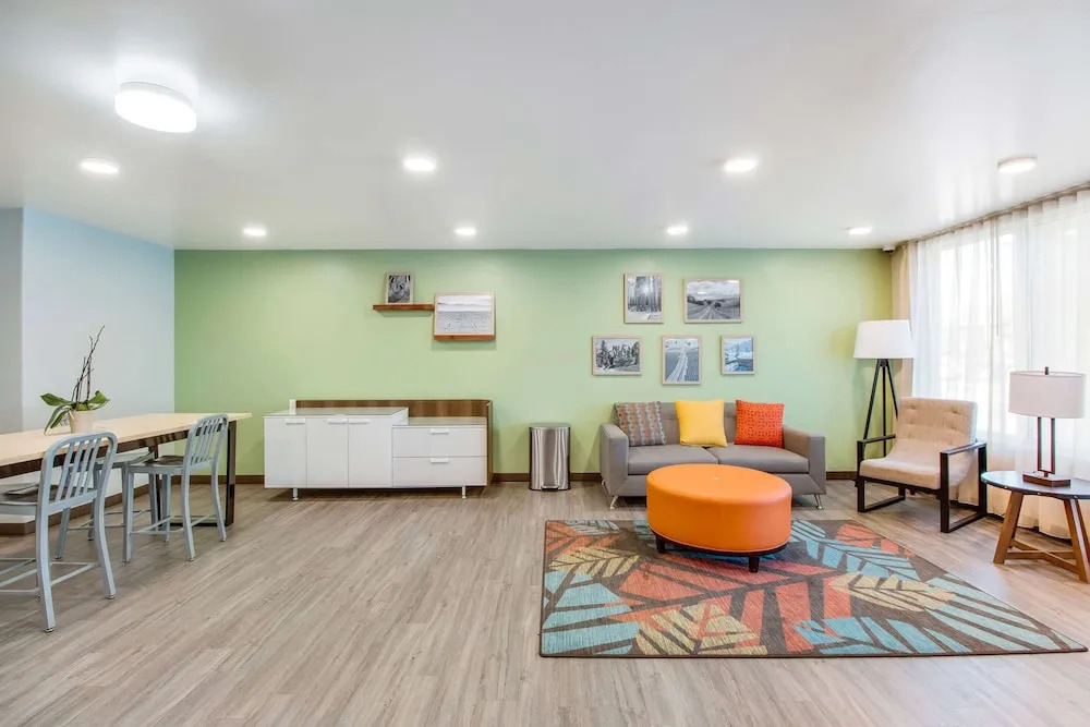 WoodSpring Suites Bakersfield Airport
