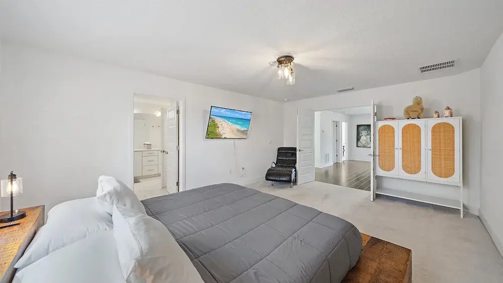 Urban Minimalist Escape 4 Bedroom Home