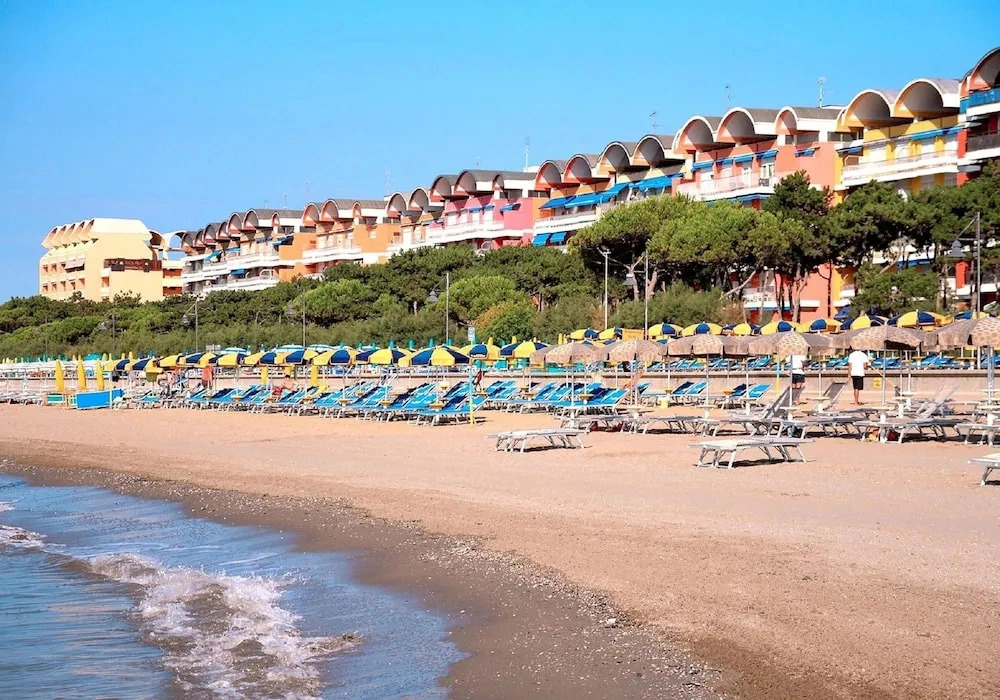Apartment near Lungomare Trieste for 7