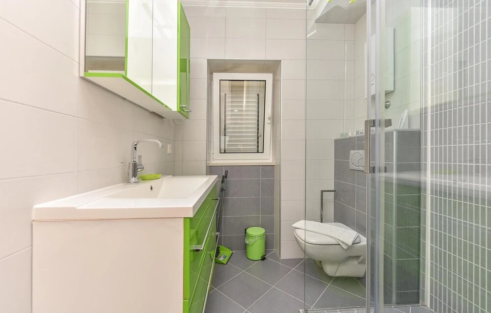 Awesome Apartment in Makarska With Wifi and 2 Bedrooms