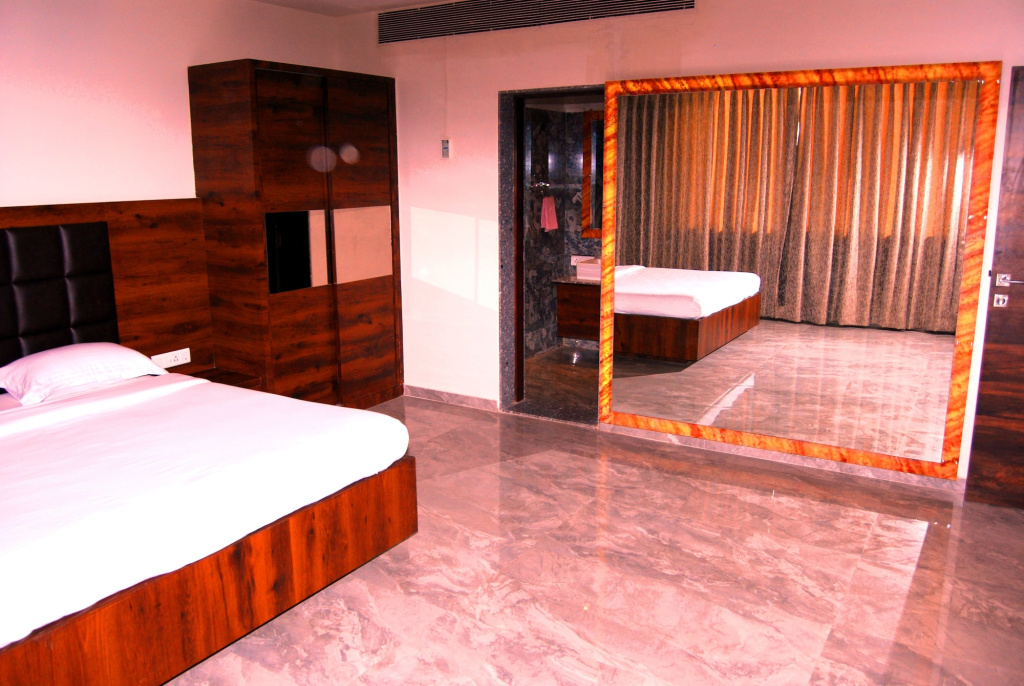 Hotel Apaar with Sea Face Garden Restaurant