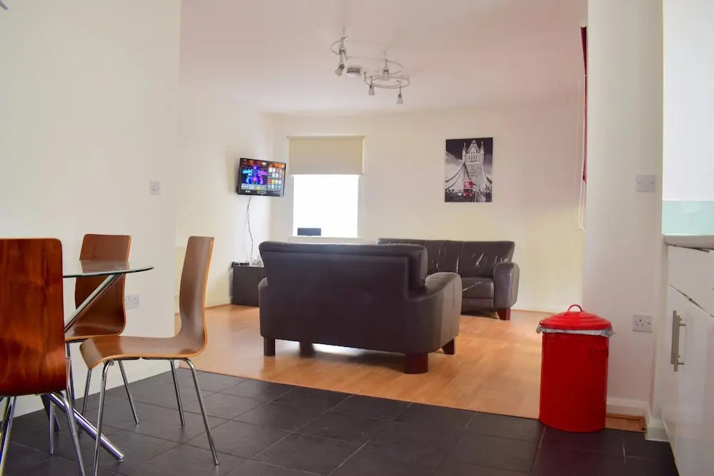 Spacious 2 Bedroom in Shepherds Bush With Patio