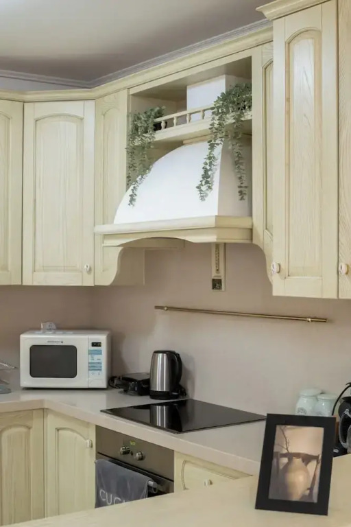 2BR hot tub prvt parking near metro
