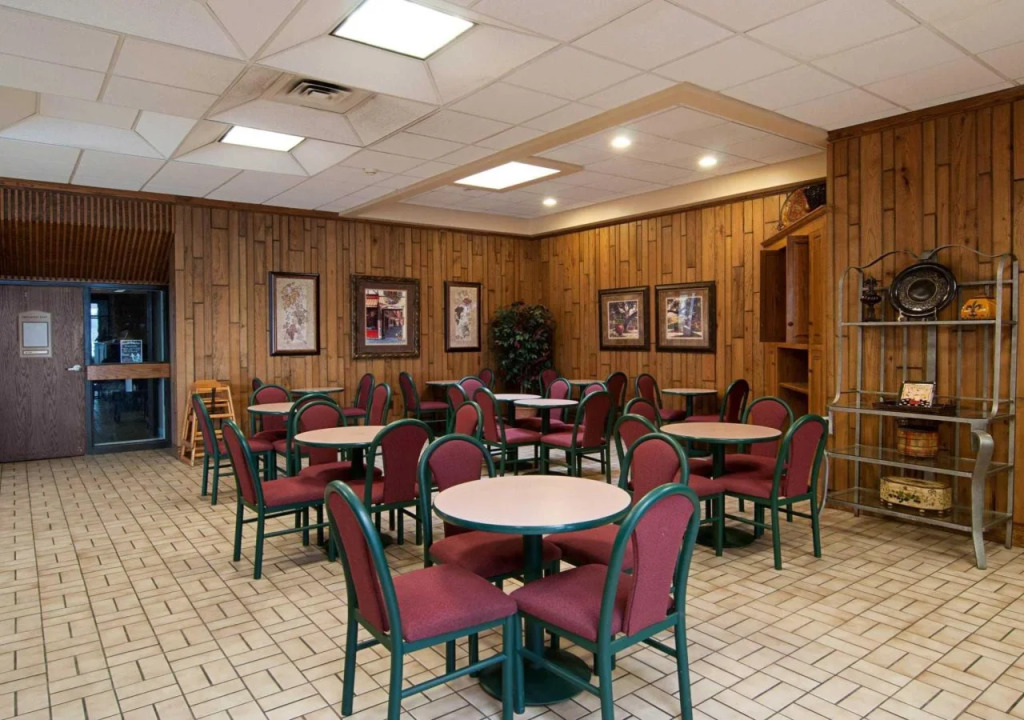 Comfort Inn & Suites near Danville Mall