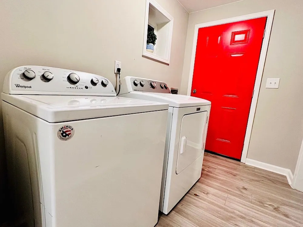 1087 Windsor