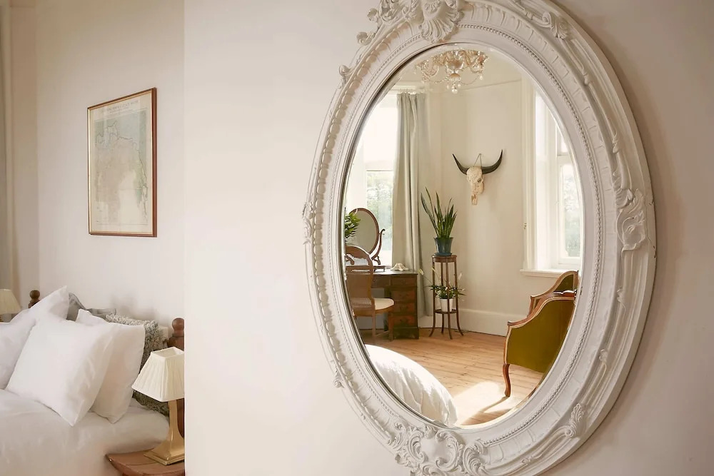 Captivating 6-bed Manor House in Totland Bay