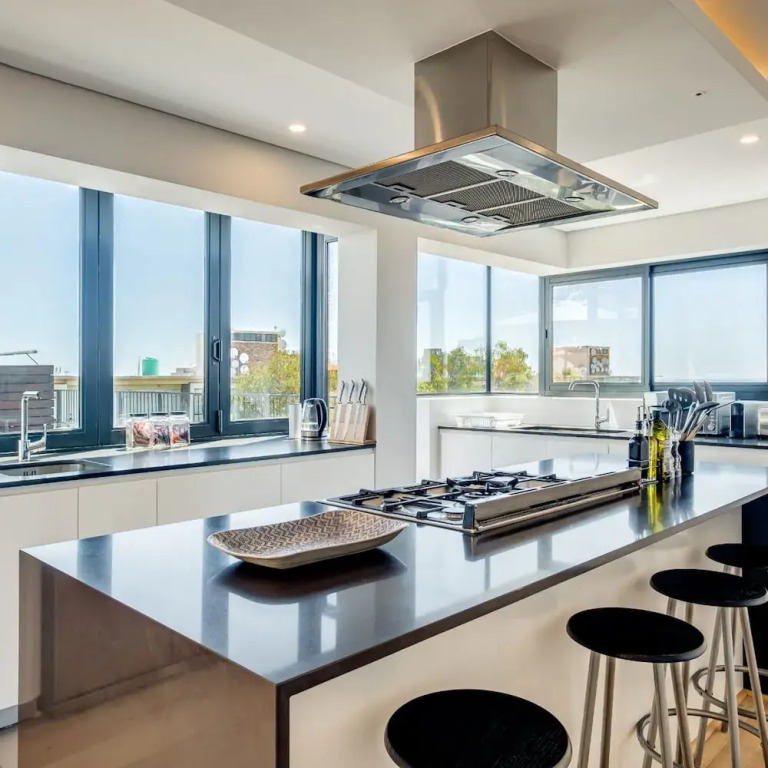 Incredible Penthouse w City Mountain Views Belle Vue Penthouse