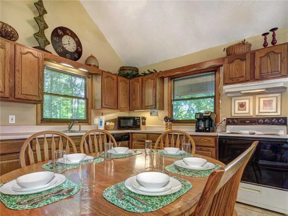Between Here and There 2 Bedroom Home with Hot Tub