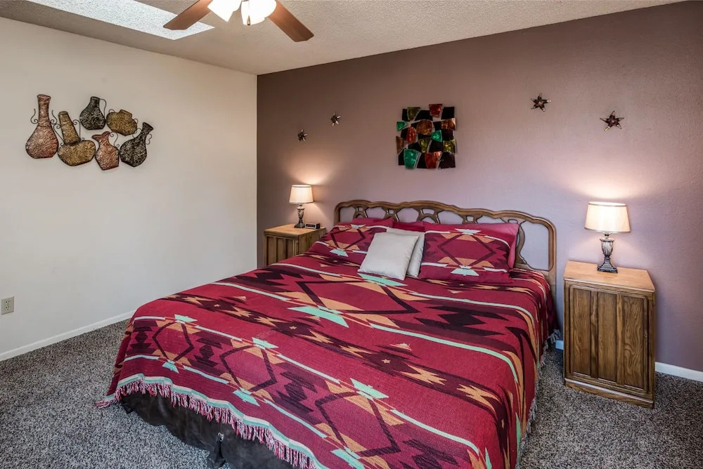 Kizzy's Kove - Two Bedroom Cabin