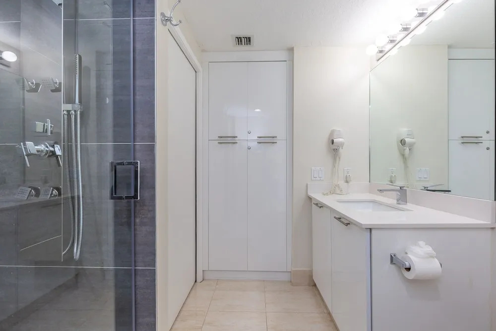 Le Marina Bay 1206 by Go Florida Condo, Sunny Isles