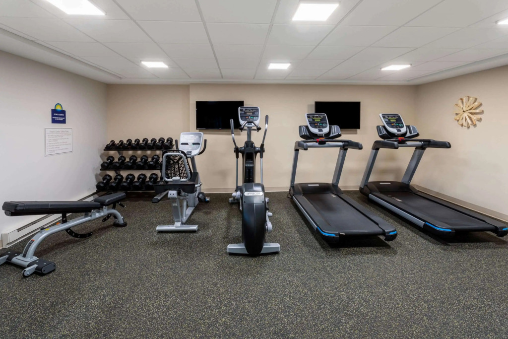 Days Inn & Suites by Wyndham Duluth by the Mall