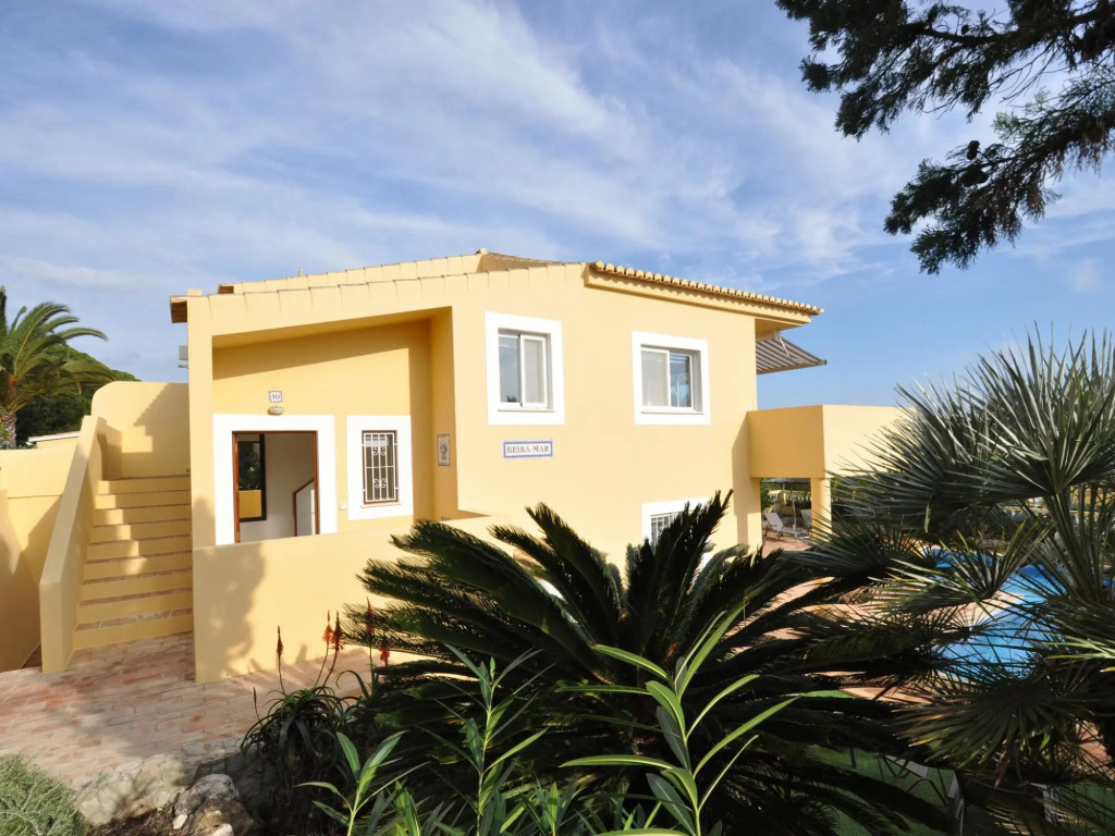 Villa With Views Like the Pool, Sea, Meia Praia