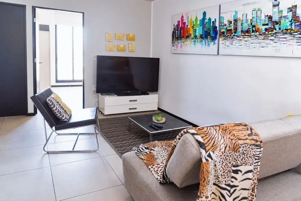 Save, pretty apt. W/playground, in Monterrey’s Center, 3 room, 1KSB, 2 SB, 2BTH. By Mty Living. S2 702