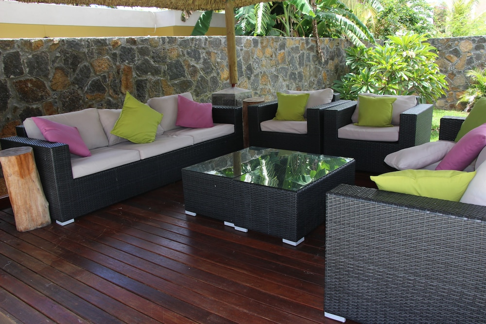 Tropical Villa 5 Min to the Beach