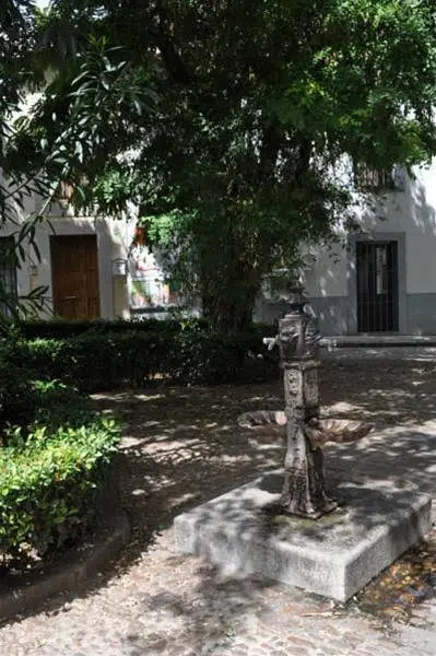 Apartamentos La Casa Pintada