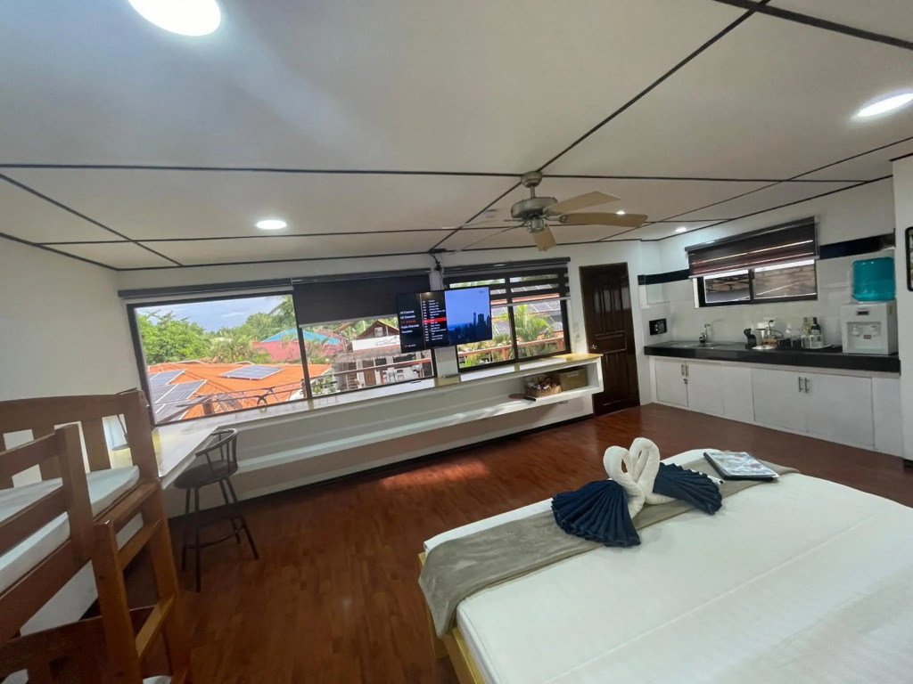 Parrot Resort Moalboal