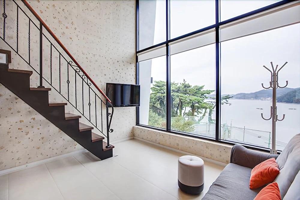 Tongyeong Mari Joa Pension