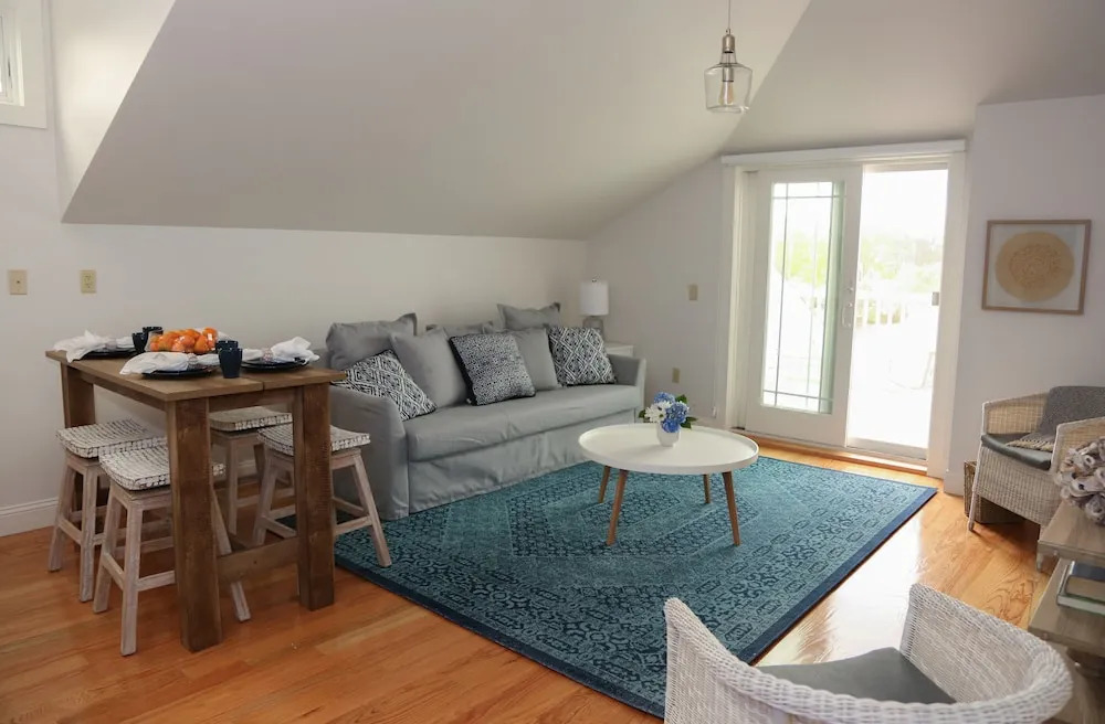 The Sea Breeze Inn