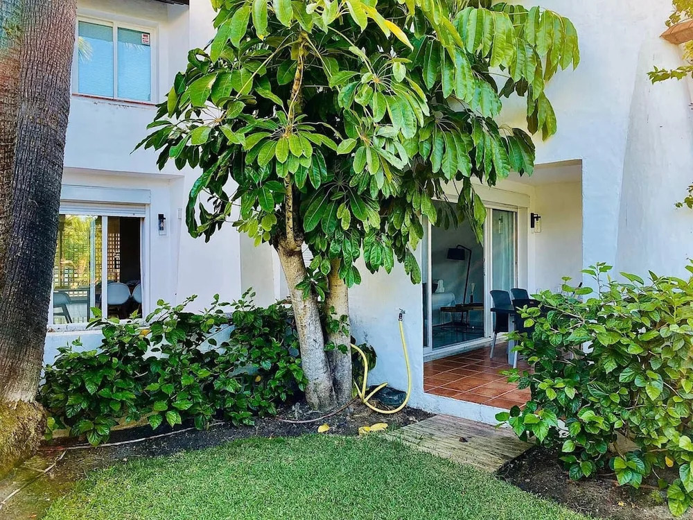 House With 3 Bedrooms in Estepona, With Pool Access, Enclosed Garden and Wifi - 150 m From the Beach