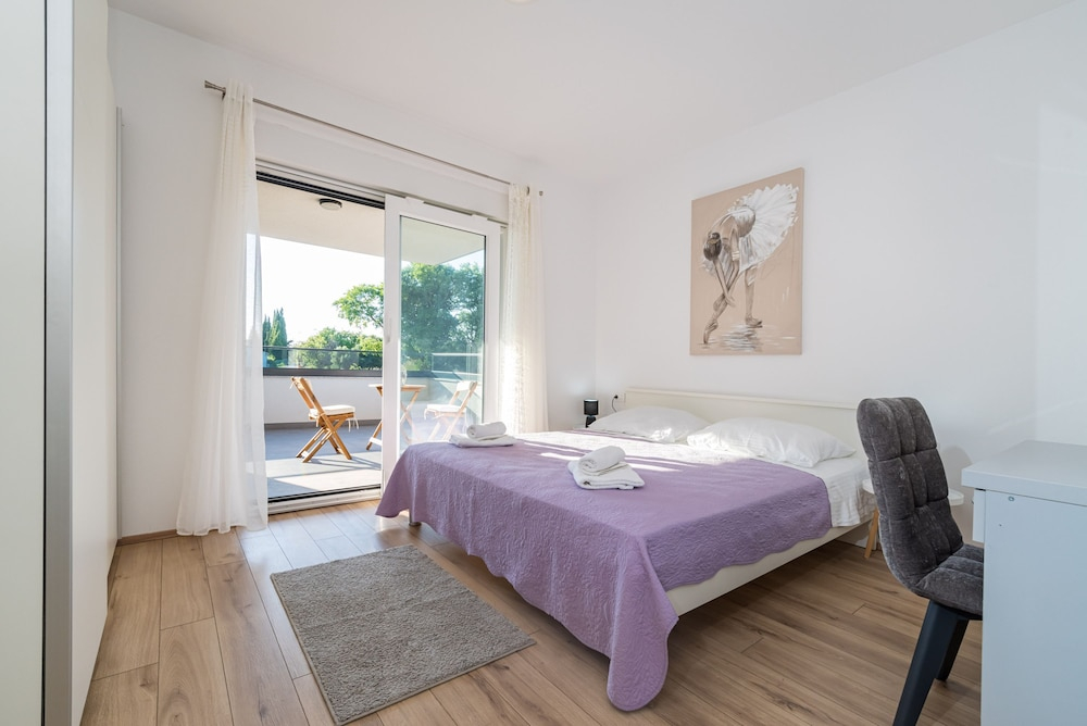 Apartment Vista Mare 1 With Heated Pool
