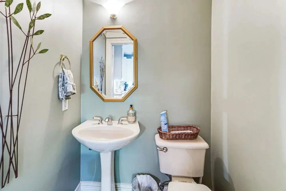 Uptown Dallas Group Getaway Near Art, Eats & More