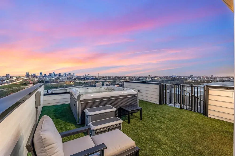 High Note-2 Rooftop Decks-3 Mins to Broadway