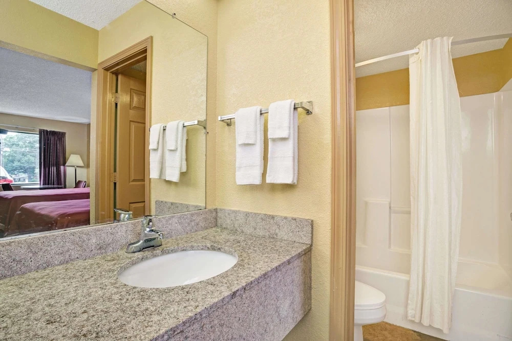 Travelodge Forest Park Atlanta South