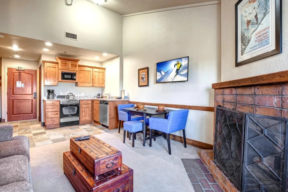 K B M Resorts- Cbi-311 Upgraded 1bd, Wood Fireplace, Full Kitchen, Wifi, Walk to Slopes!