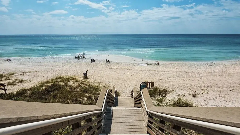 Spacious 4-bedroom Beach Retreat: Ideal for Families & Groups!