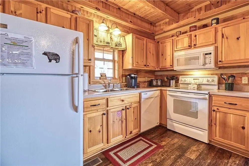 Chubby and Cubbys Den - Three Bedroom Cabin