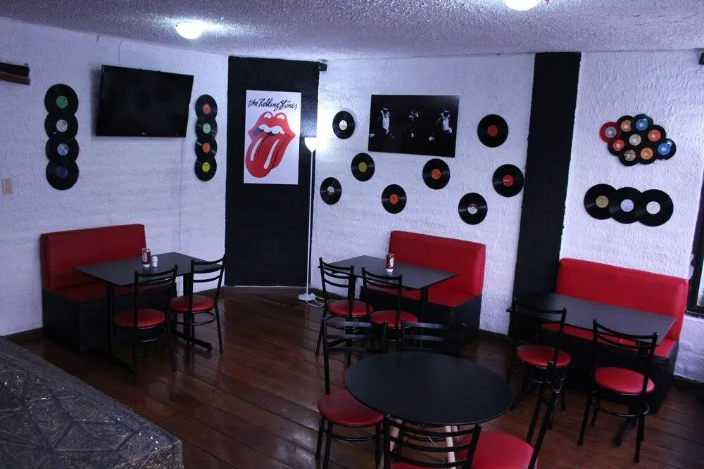 Vinilo House  Grill