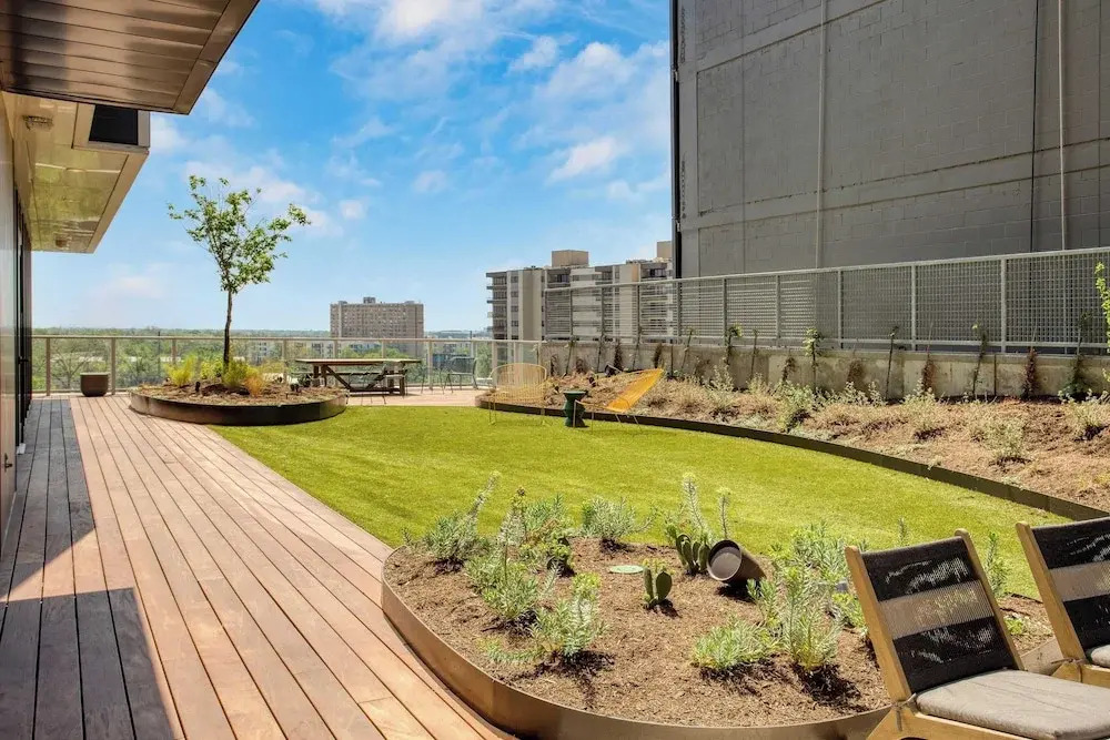 Sleeps 16 Brand New Austin High Rise w/ Rooftop Pool, Gym, Yoga Studio & More!