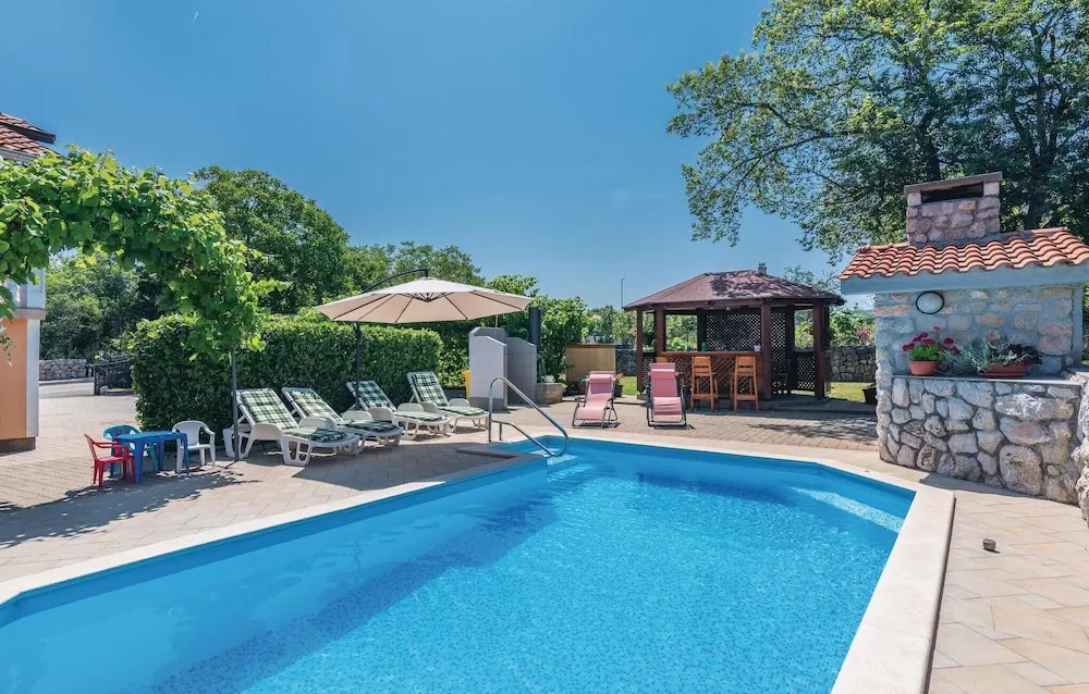 Beautiful Home in Sveti Anton With Wifi and 3 Bedrooms