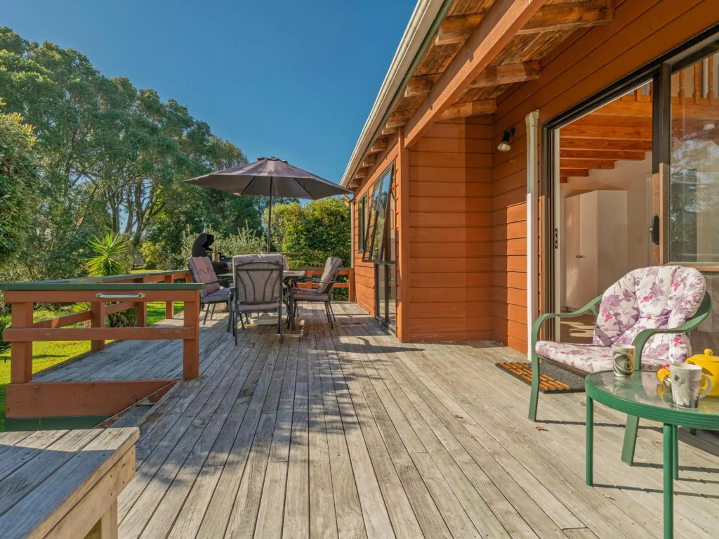 Sea Breeze Sanctuary - Pauanui Holiday Home