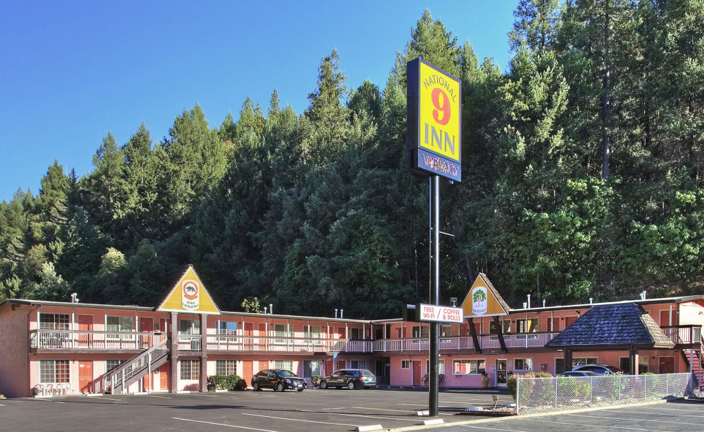 National 9 Inn - Placerville