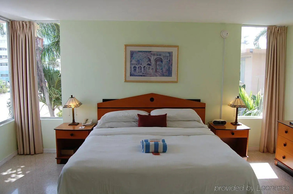 Alcazar Resort- Gay Mens Resort