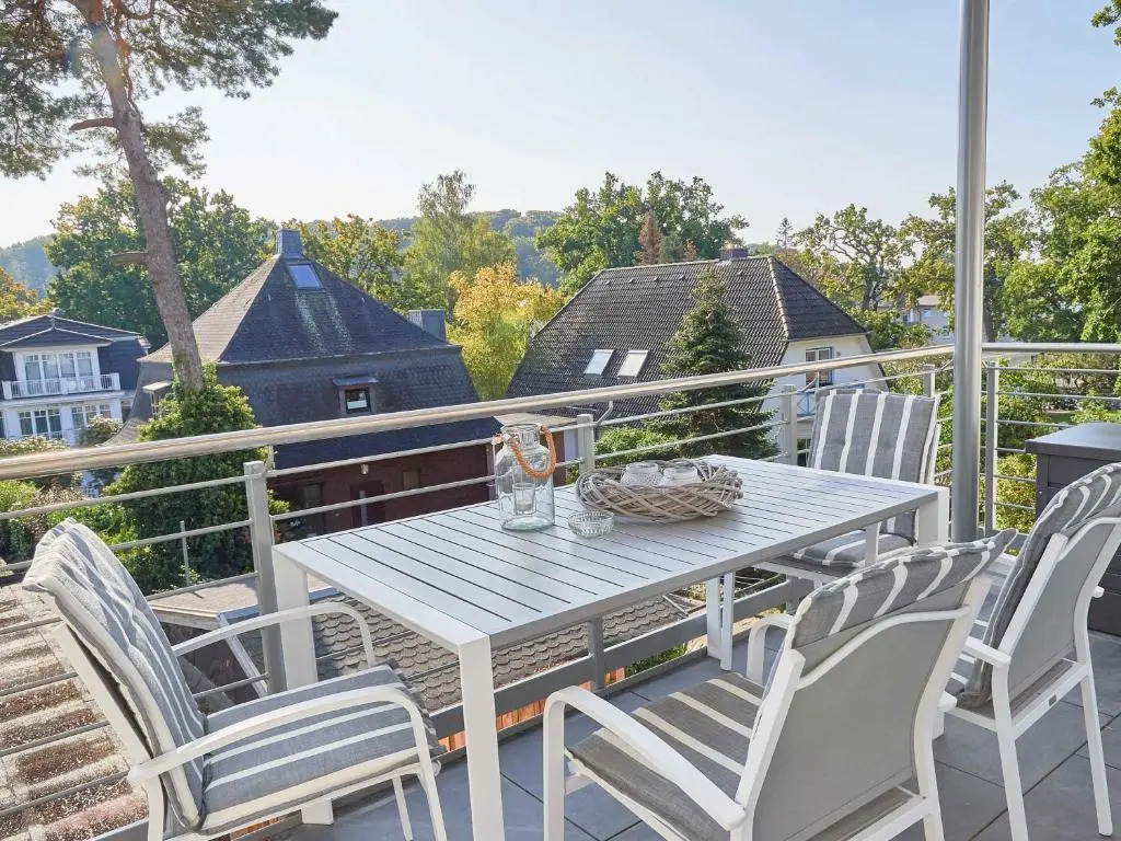 Villa "Düne 4" in Binz - WG7 "Strandmuschel" mit Balkon strandnah