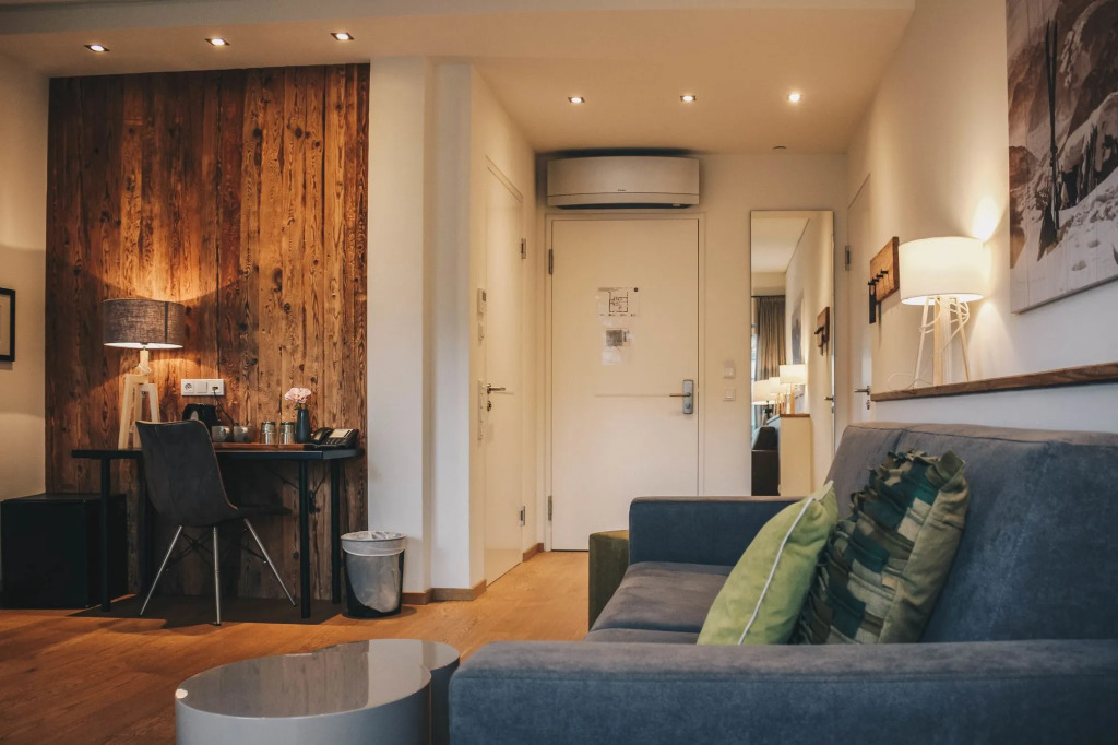 TWO TIMEZ - Boutique Hotel - with AC