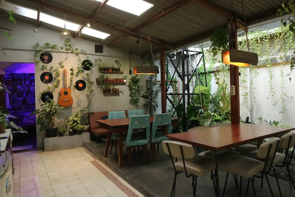 SEMERU HOSTEL MALANG