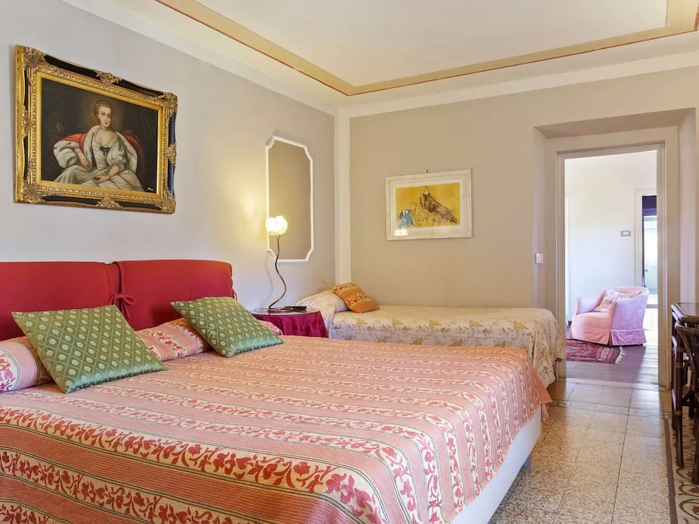 Classic Villa in Firenze with Whirlpool