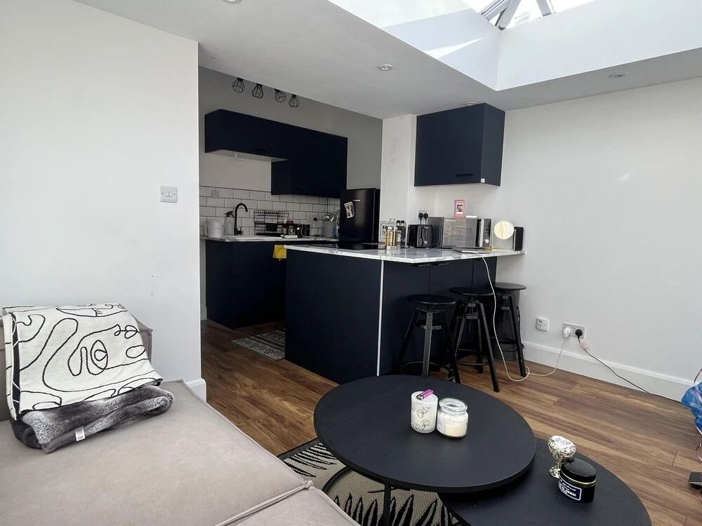 Newly Refurbished 1-bed Apartment in Croydon Se25