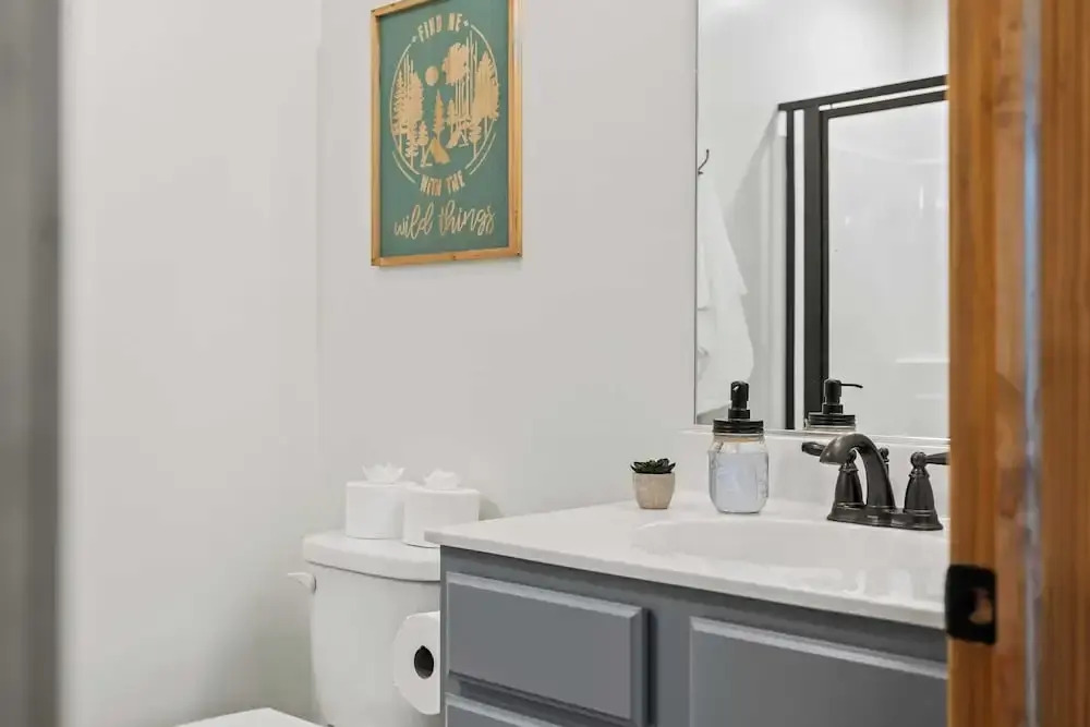 Bluejay Getaway by Avantstay Private Lake Cabin Hot Tub + Game Room Walk to Lake