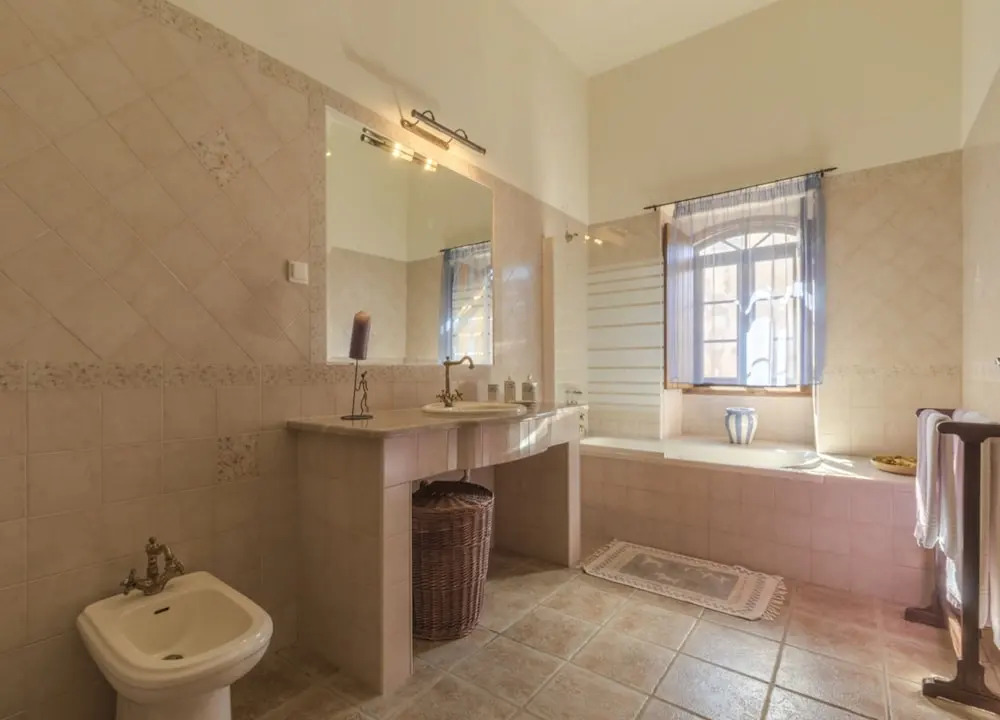 Villa - 6 Bedrooms with Pool and WiFi - 103920