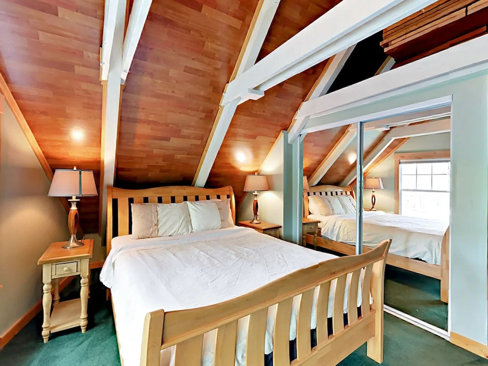 4br W/ Hot Tub Near Beach & Slopes 4 Bedroom Home