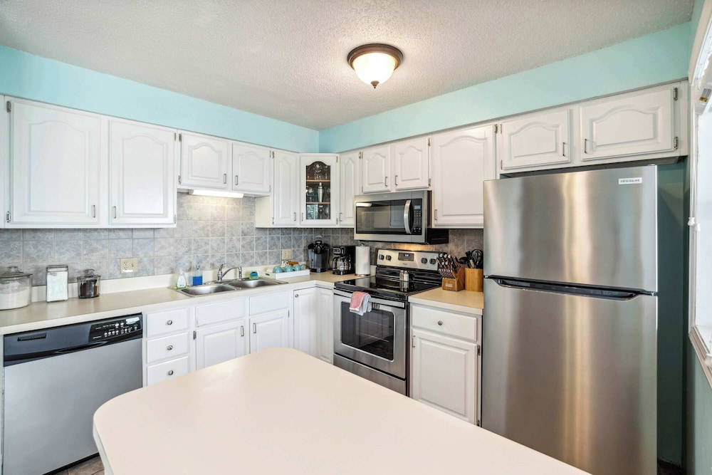 Big Cozy Condo Pool, Comfort & Location