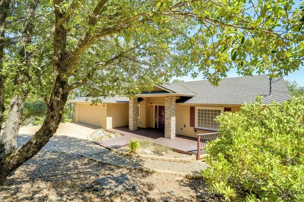 Hot Tub + Game Room: Family Retreat in Groveland!