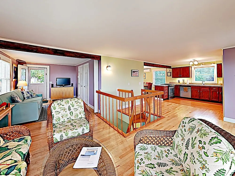 New Listing! Serene East End : Steps To Sand 3 Bedroom Condo