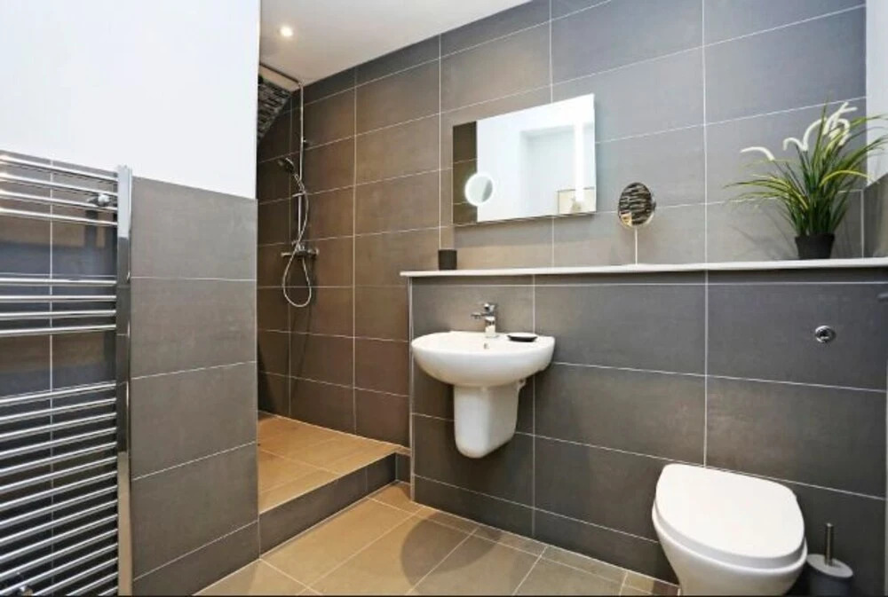 Modern, Stylish Apt. in Excellent Central Location